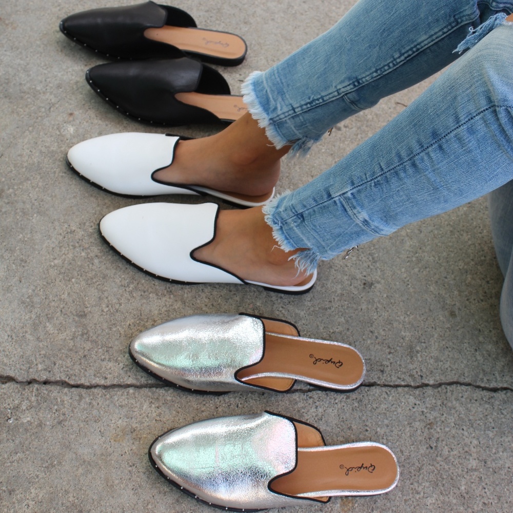 🆕️//The Lizzy// Black studded Mule/Flat - Picture 4 of 8
